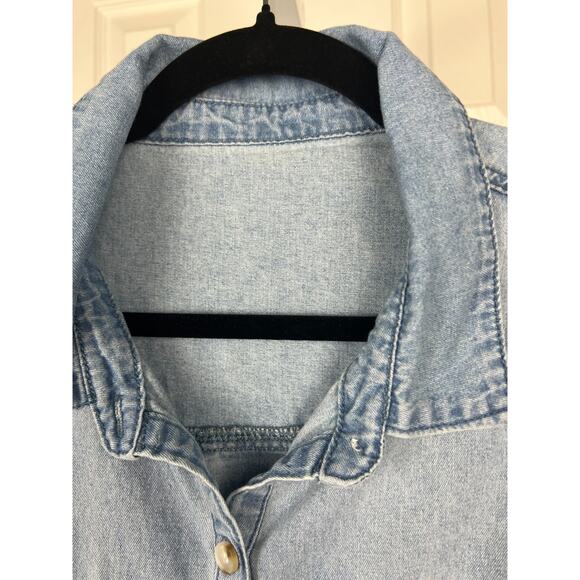 Women's XL Light Wash Denim Jean Blouse Top Roll Tab Sleeves Classic Staple - Picture 2 of 8